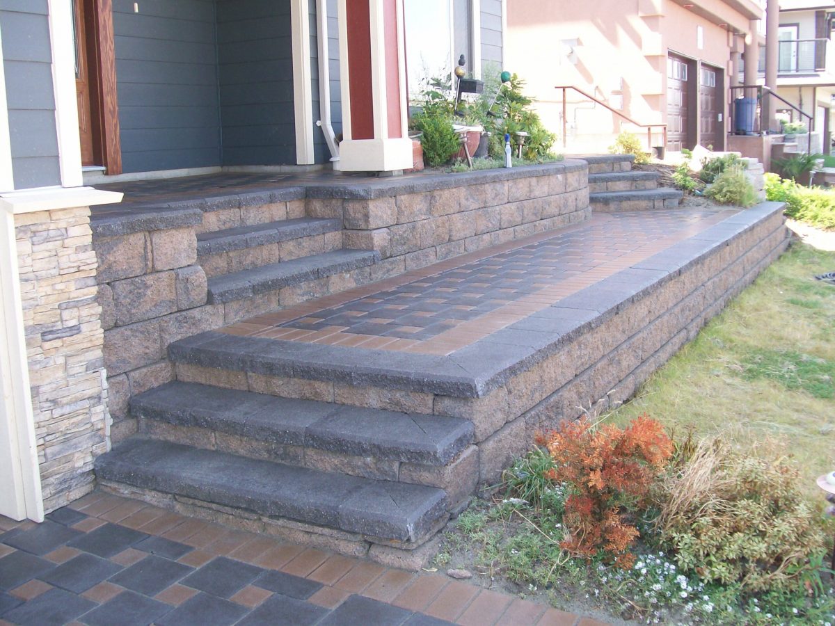 front steps in block and paving stone
